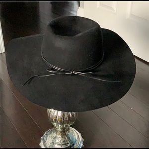 Black wide brim floppy hat